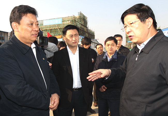 省委常委、蘇州市委書記蔣宏坤來我公司承建的基金產(chǎn)業(yè)園辦公樓項目調(diào)研