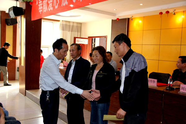 劉書華董事長參加“洪澤縣愛心助學(xué)基金會”資助活動 劉書華董事長參加“洪澤縣愛心助學(xué)基金會”資助活動