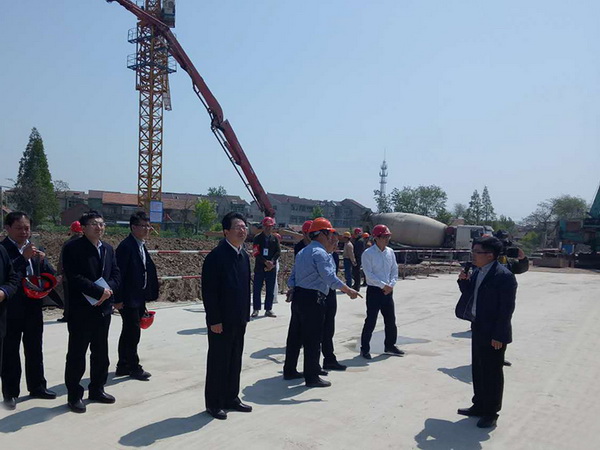 射陽縣委書記戴榮江率隊(duì)檢查我公司承建項(xiàng)目“五一”節(jié)前安全生產(chǎn)工作 射陽縣委書記戴榮江率隊(duì)檢查我公司承建項(xiàng)目“五一”節(jié)前安全生產(chǎn)工作