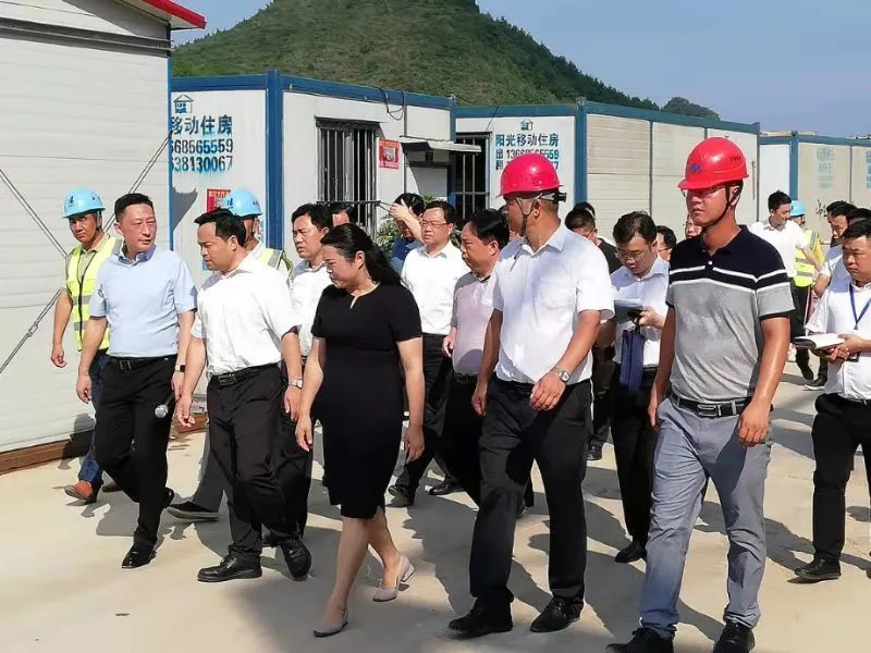 銅仁市市委書記及四套班子領(lǐng)導(dǎo)到銅仁(萬(wàn)山)物流園項(xiàng)目視察 銅仁市市委書記及四套班子領(lǐng)導(dǎo)到銅仁(萬(wàn)山)物流園項(xiàng)目視察