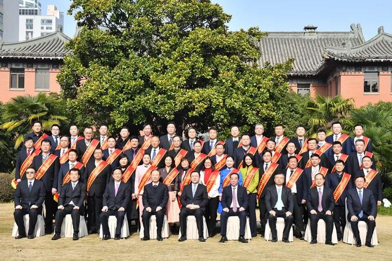 蘇州中設(shè)建設(shè)集團(tuán)黨委書記、董事長劉書華榮獲第十一屆中國公益節(jié)“2021年度公益人物獎”