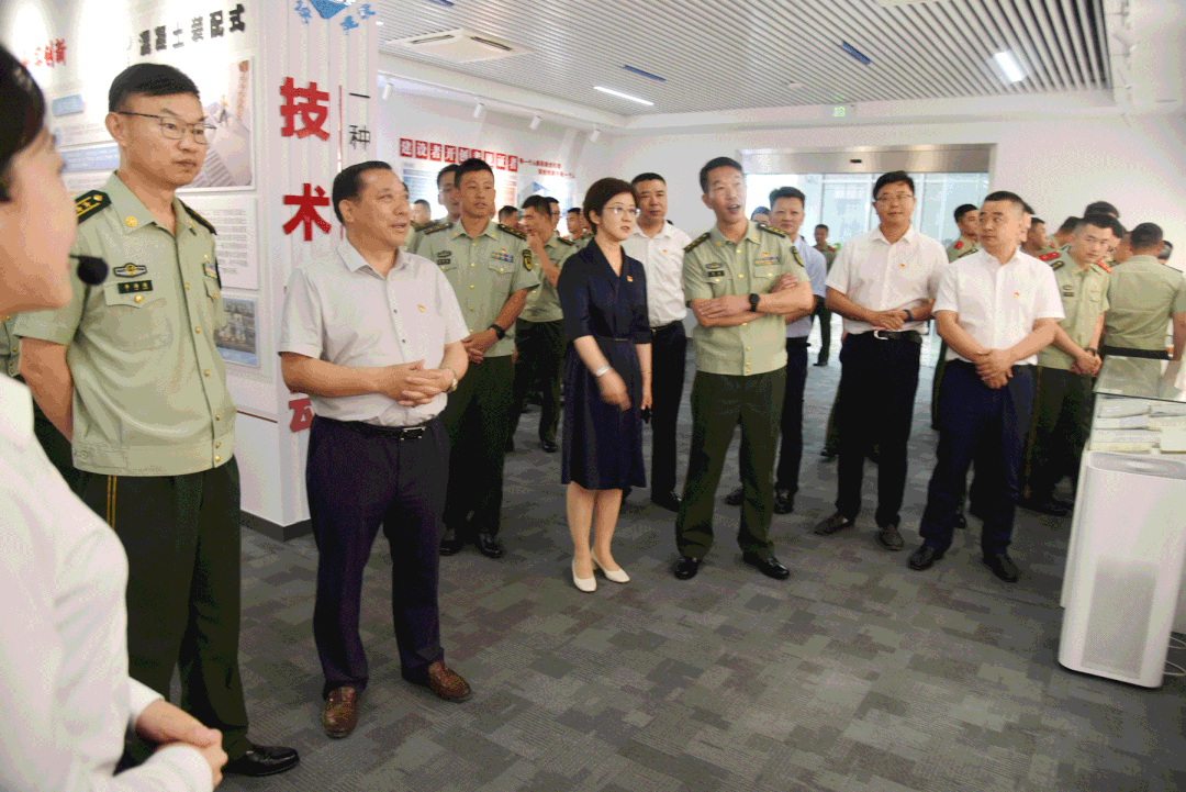 “軍”“企”黨建結(jié)對 共謀協(xié)同發(fā)展——武警江蘇省總隊(duì)蘇州支隊(duì)與集團(tuán)公司開展黨組織共建揭牌儀式