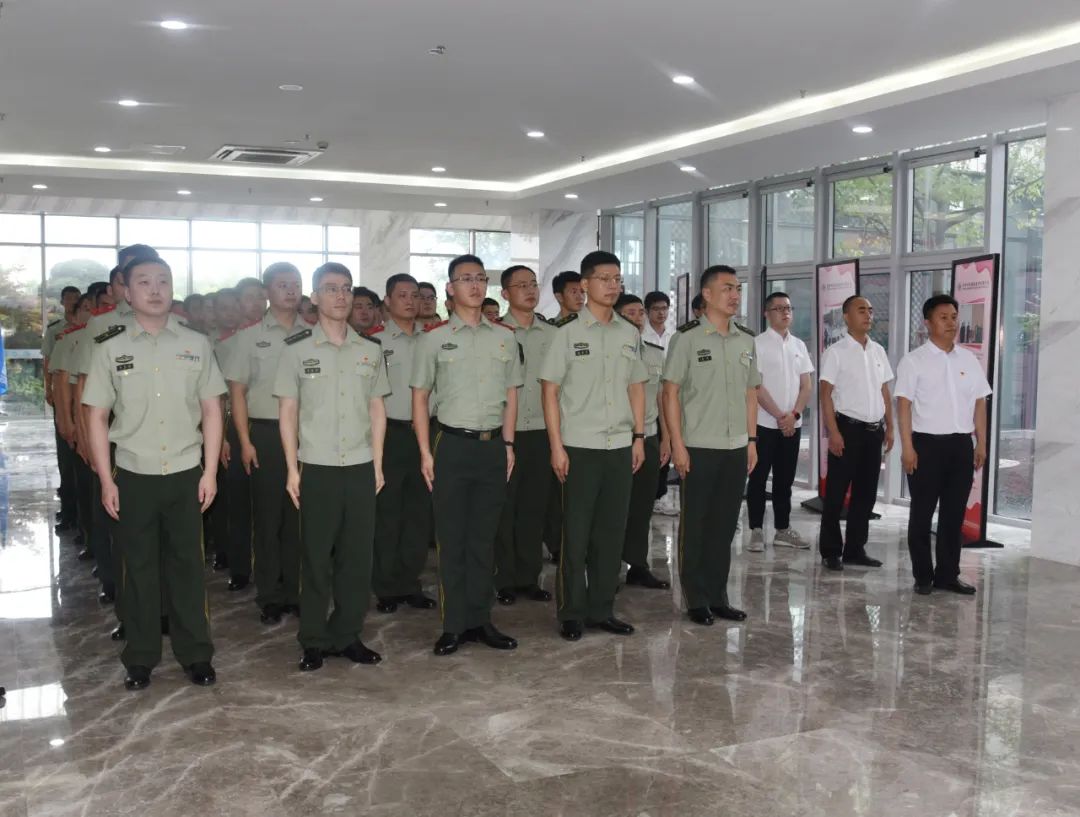 “軍”“企”黨建結(jié)對 共謀協(xié)同發(fā)展——武警江蘇省總隊(duì)蘇州支隊(duì)與集團(tuán)公司開展黨組織共建揭牌儀式