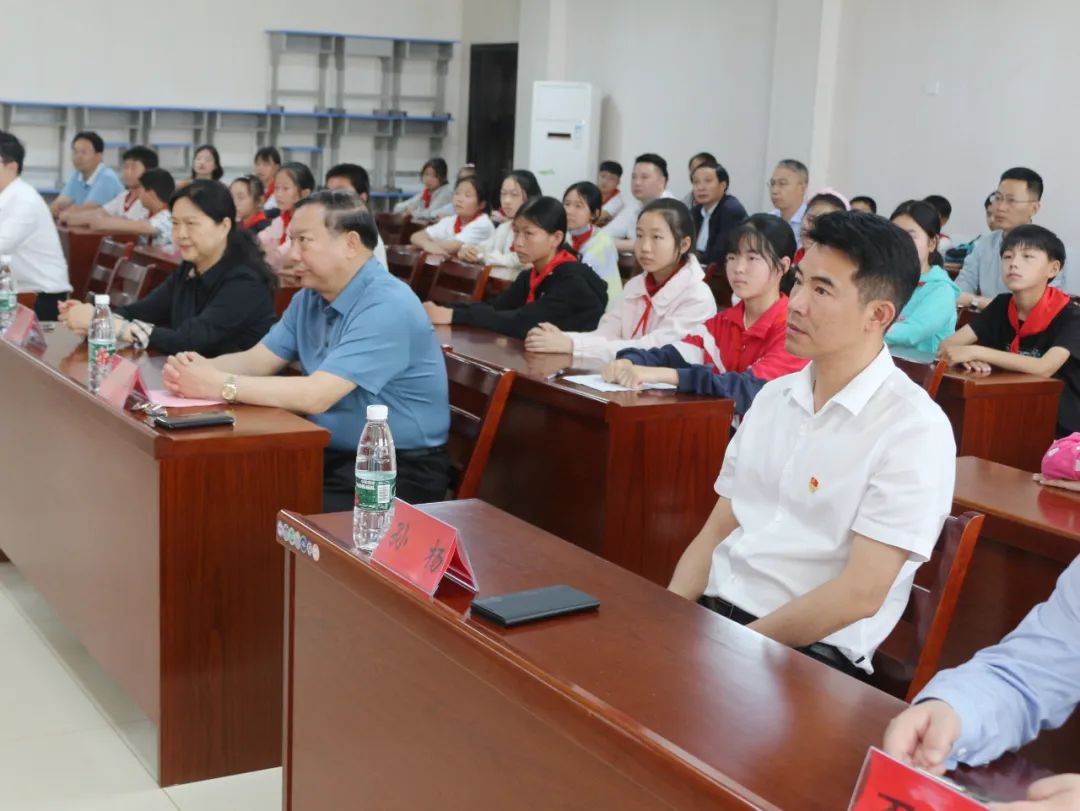 【情暖童心 關(guān)愛成長(zhǎng)】集團(tuán)公司在淮安洪澤順利舉行“蘇州中設(shè)助學(xué)、獎(jiǎng)學(xué)、獎(jiǎng)教金”發(fā)放儀式