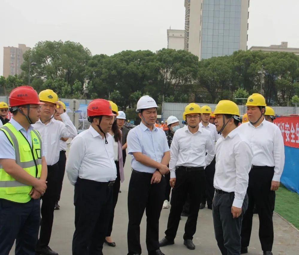 【快訊】太倉市委書記汪香元、副市長鄭丙華一行蒞臨集團公司承建的太倉市城市更新原城三小地塊項目調(diào)研指導(dǎo)