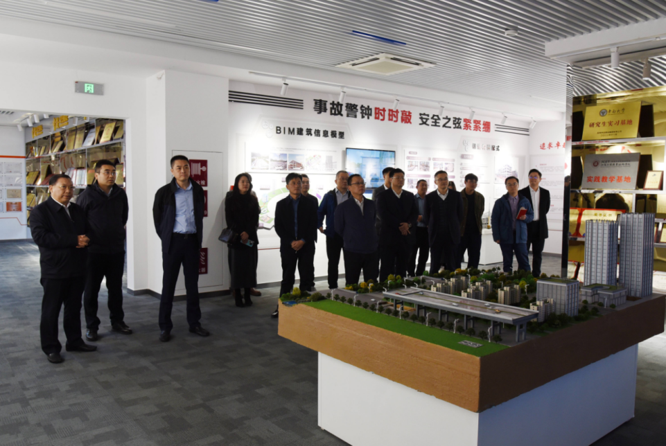 【共謀發(fā)展】蘇州市產業(yè)投資項目服務聯(lián)盟合作簽約儀式在蘇州中設集團舉行